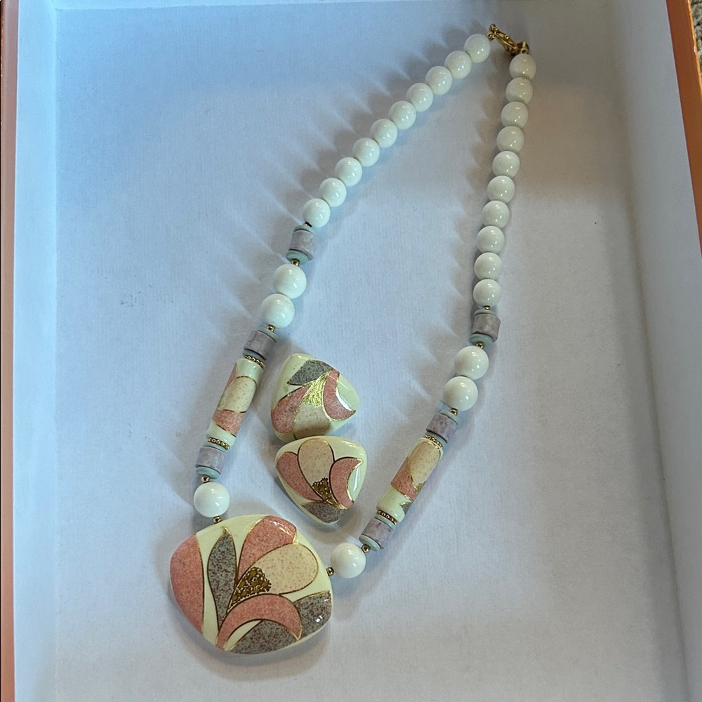 VINTAGE Elegant Multicolor Beaded Necklace AND EARRINGS SET